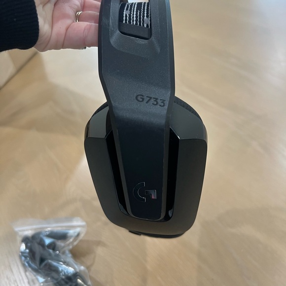 NEW Logitech G733 Lightspeed Wireless Gaming Headset with Suspension Headband - Picture 3 of 7